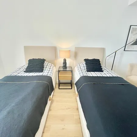 Διαμέρισμα Modern Penthouse With 3 Bedroom In Area Εστεπόνα