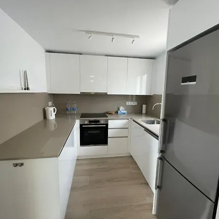 Modern Penthouse With 3 Bedroom In Area