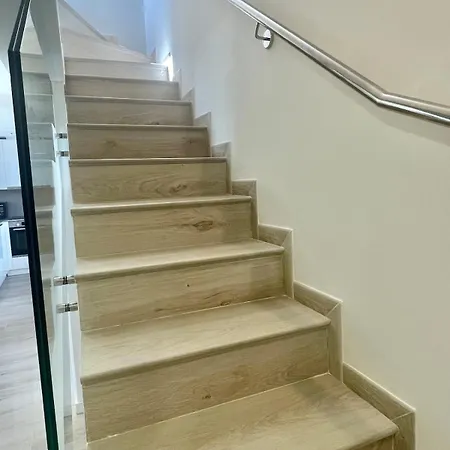 Διαμέρισμα Modern Penthouse With 3 Bedroom In Area Εστεπόνα